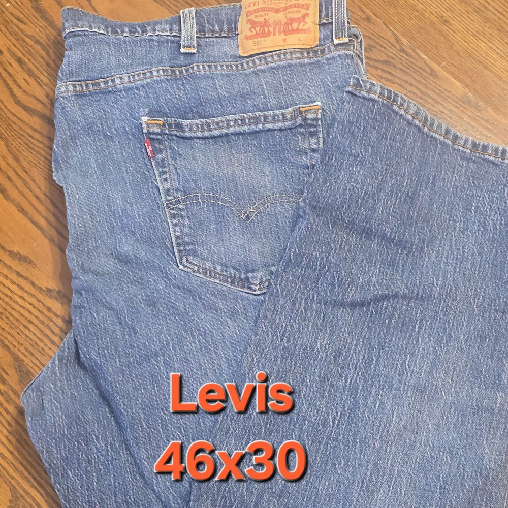 Levi's Relaxed Fit Men's Jeans in Classic Blue